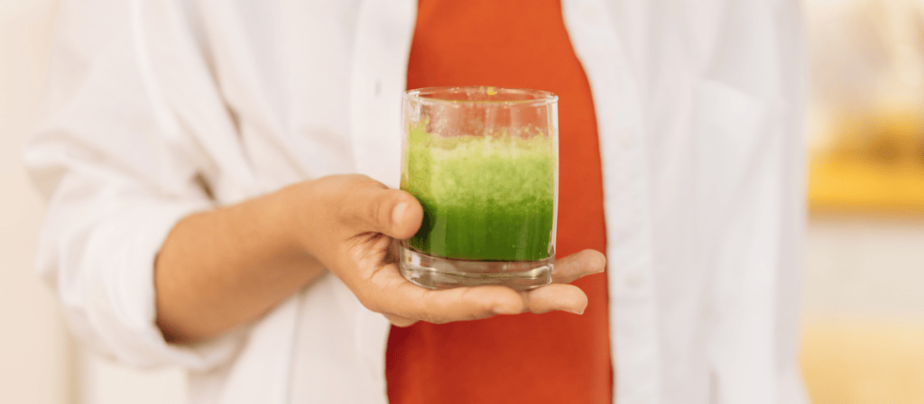 Batido de espinaca y banano una opción nutritiva para tu desayuno