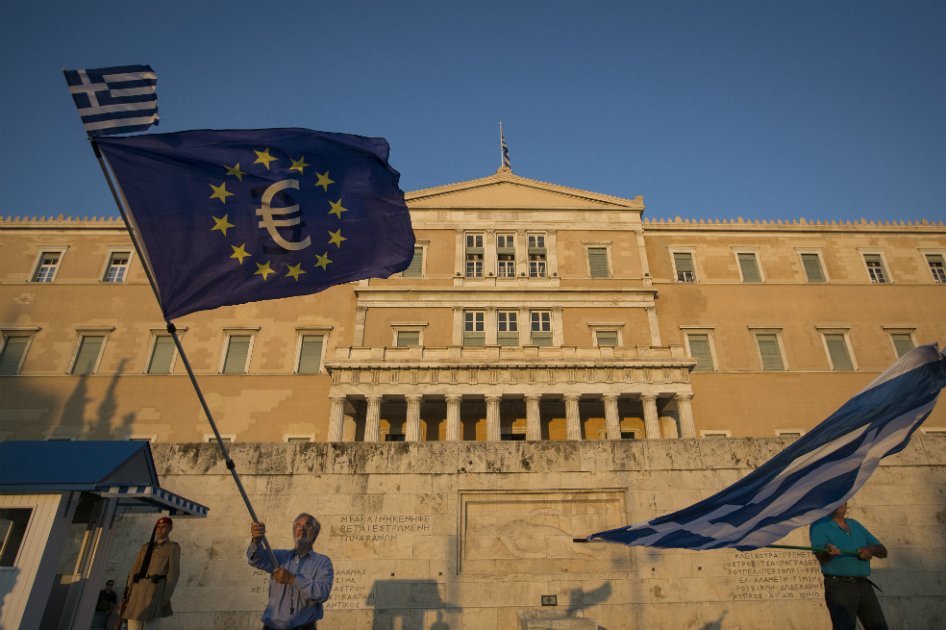 La troika estudia el plan que el Gobierno de Alexis Tsipras envió el jueves a sus acreedores. / Bloomberg News