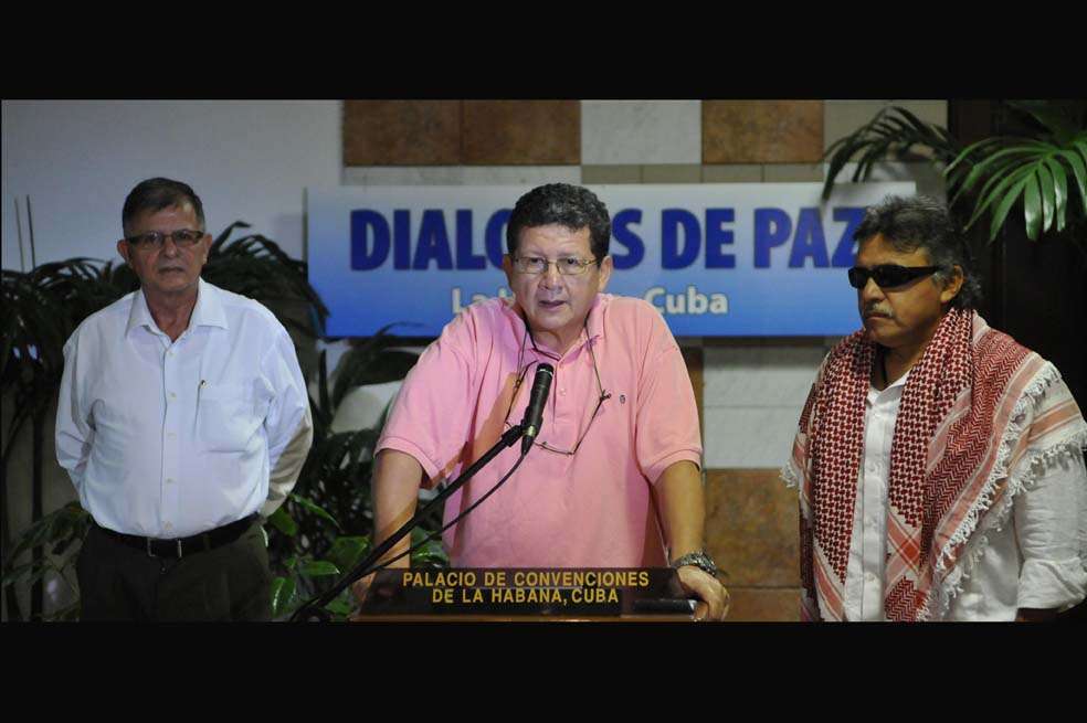 ‘Pablo Catatumbo’, en el momento de leer ayer el comunicado. / EFE