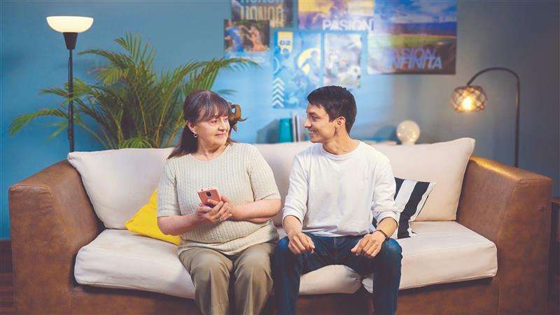 Bre-B beneficia tanto a jóvenes como a adultos mayores que buscan opciones para manejar su dinero. / Bancolombia