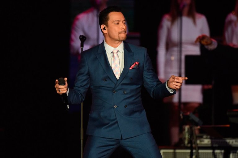 Víctor Manuelle lleva su espectáculo «Que suenen los tambores» a la televisión