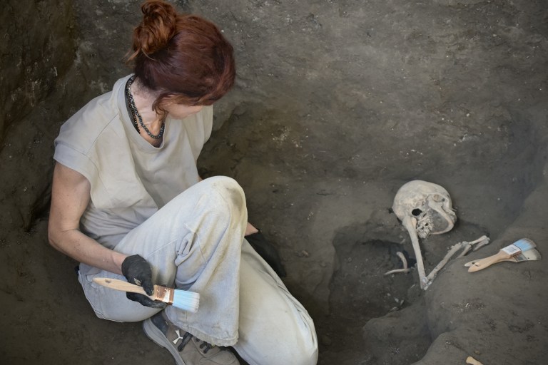 Nuevos hallazgos en Pompeya: los cuerpos de un hombre y una mujer y su tesoro
