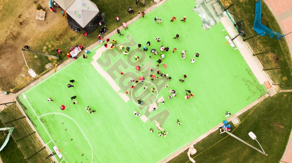 Imagen aérea de una cancha de fútbol.