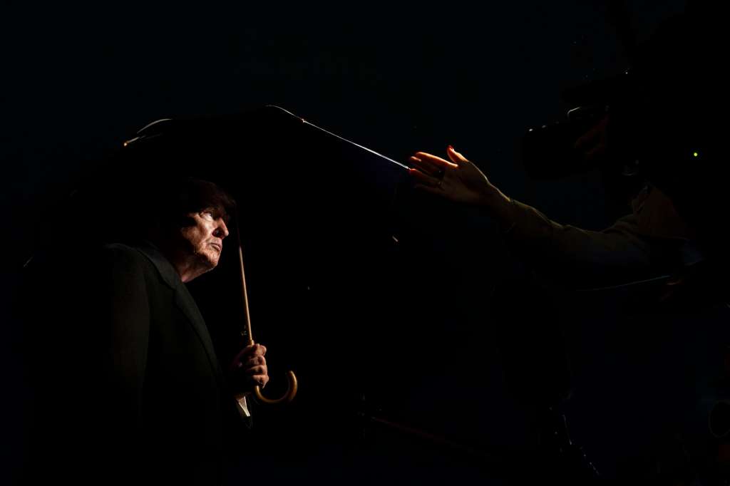 WASHINGTON (United States), 10/01/2026.- US President Donald Trump speaks to the press before departing the White House in Washington, DC, USA, 09 January 2026. Trump is traveling to Mar-a-Lago in Palm Beach, Florida to spend the weekend. EFE/EPA/BONNIE CASH / POOL