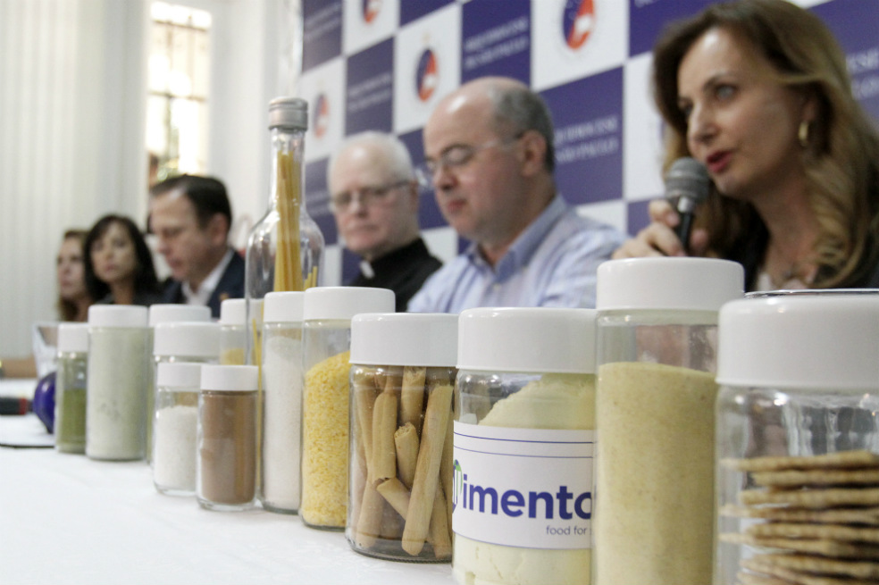 El producto está realizado a partir de alimentos que están a punto de caducar y que son descartados. / AFP