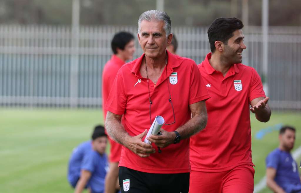 Tehran (Iran(islamic Republic Of)), 14/09/2022.- Newly appointed Iran'Äôs national soccer team head coach Carlos Queiroz (C) leads a training session in Tehran, Iran, 14 September 2022. The 69-year-old Portuguese was appointed after Iran sacked former head coach Croatian Dragan Skocic who led Iran'Äôs national team to the upcoming FIFA 2022 World Cup in Qatar. (Mundial de Fútbol, Croacia, Teherán, Catar) EFE/EPA/ABEDIN TAHERKENAREH