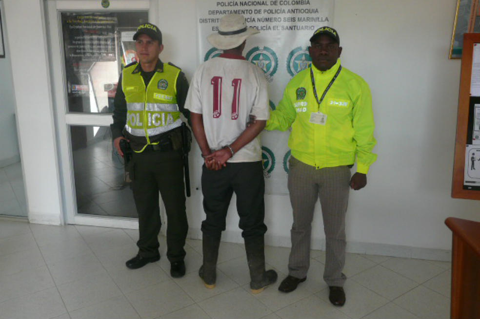 La Policía capturó al hombre de 42 años, oriundo de Fresno (Tolima), que habría abusado de su hija de 10 años. / Policía