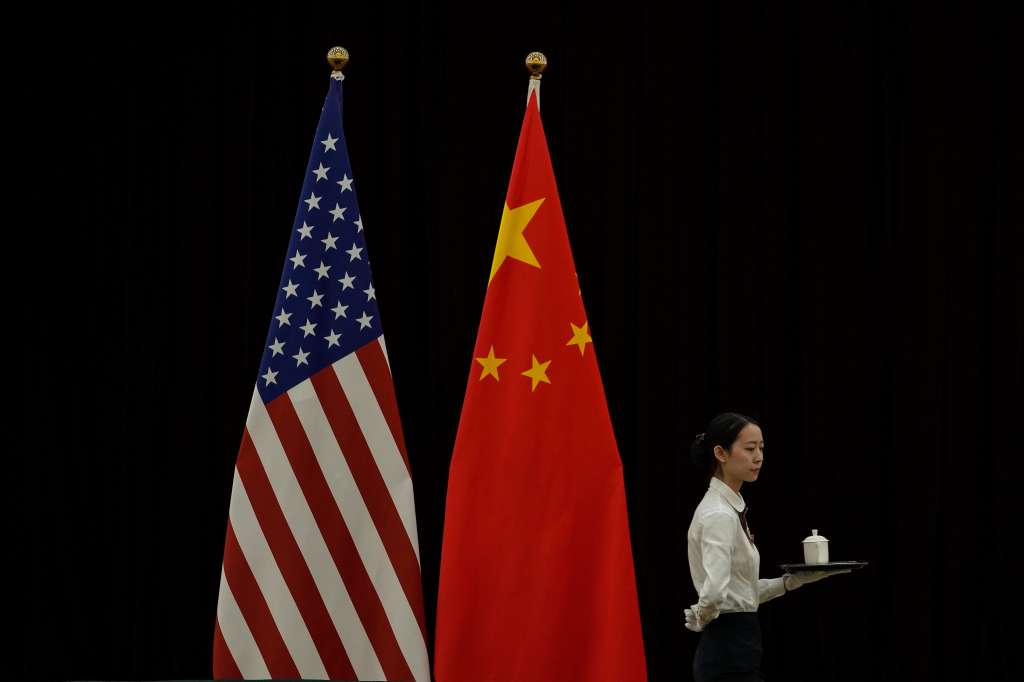 Guangzhou (China), 06/04/2024.- A hostess walks by the US and China national flags ahead of the bilateral meeting between US Treasury Secretary Janet Yellen and Chinese Vice Premier He Lifeng at the Guangdong Zhudao Guest House in Guangdong province, southern China, 06 April 2024. EFE/EPA/Andy Wong / POOL
