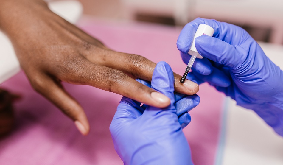 ¿Cuáles son los colores que se usan en las clean nails? Aquí te explicamos.