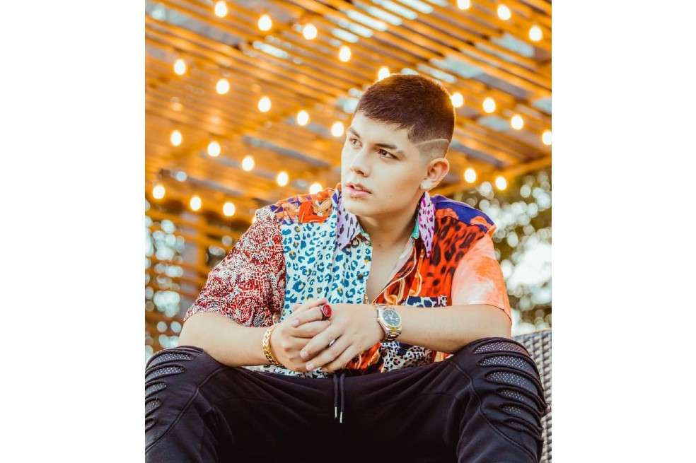 David Santos debuta en la música con "Mueve el bote".