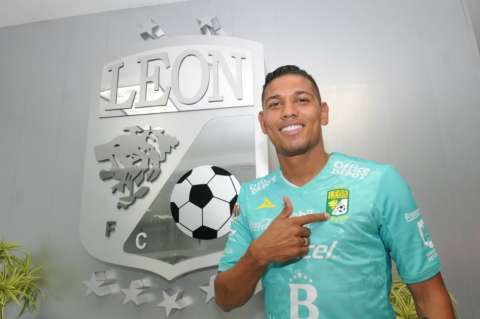 Alexander Mejía fue presentado como nuevo jugador del León de México