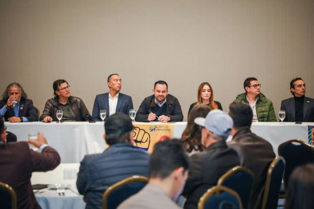 El acuerdo contó con la participación de
Sintraminerales, Fenaltrase y ÚNETE.