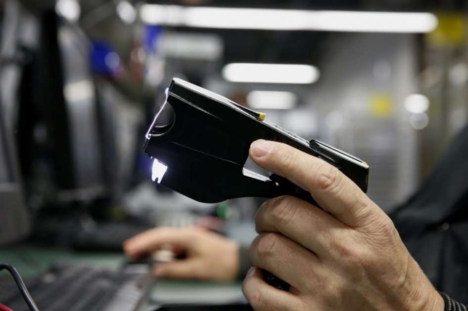 Reglas en Miami prohíben a los policías usar las pistolas Taser si el sospechoso no representa un verdadero peligro. / Bloomberg News