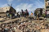 Las familias en Caracas resisten entre carpas y colchones en aceras por temor a las réplicas