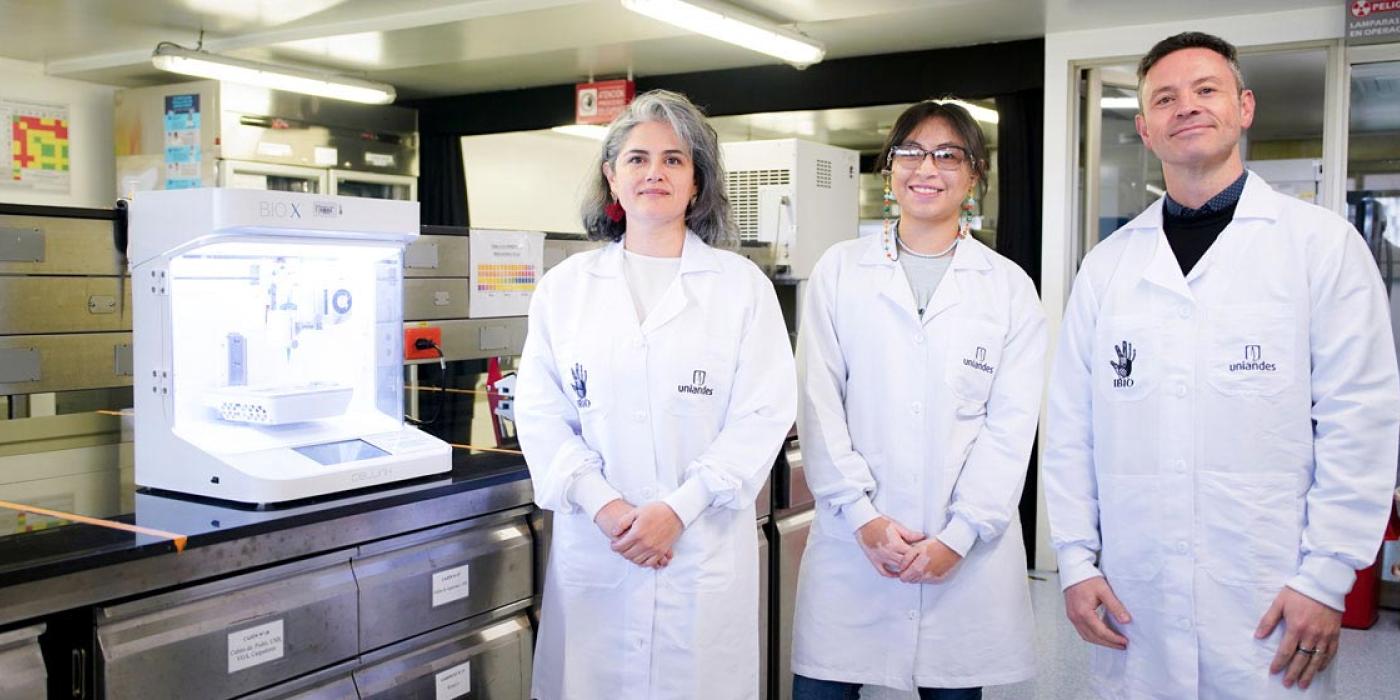 Carolina Muñoz, María Rincón y Juan Cruz, investigadores del Departamento de Ingeniería Biomédica.