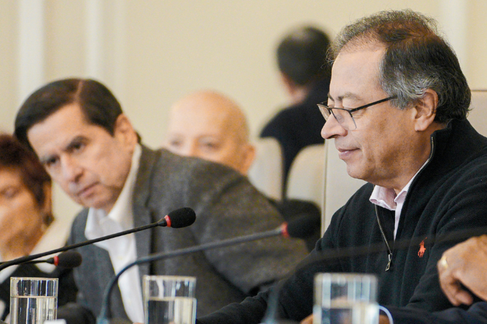 El ministro del Interior, Juan Fernando Cristo, insiste en defender la propuesta en medio de las peleas del presidente Gustavo Petro.