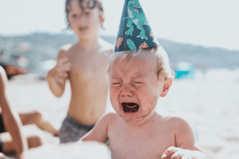 ¿Qué hacer (y qué no) si tu hijo está haciendo un berrinche o pataleta?