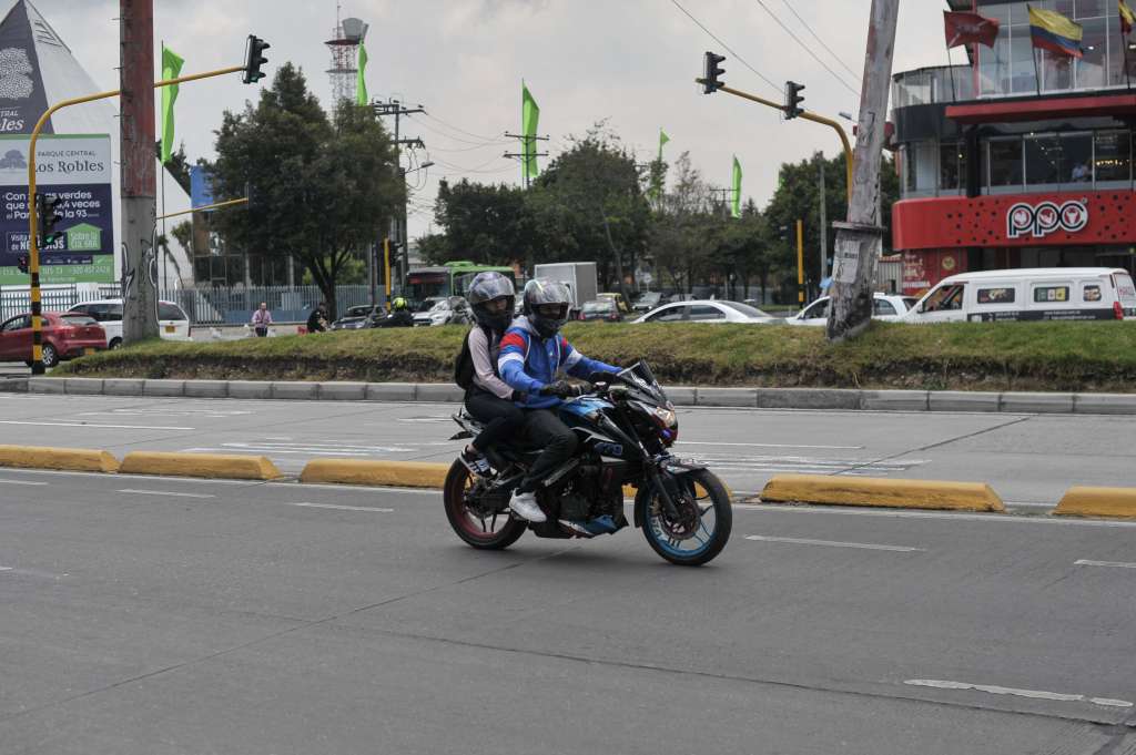 Moto con Parrillero en Bogotá