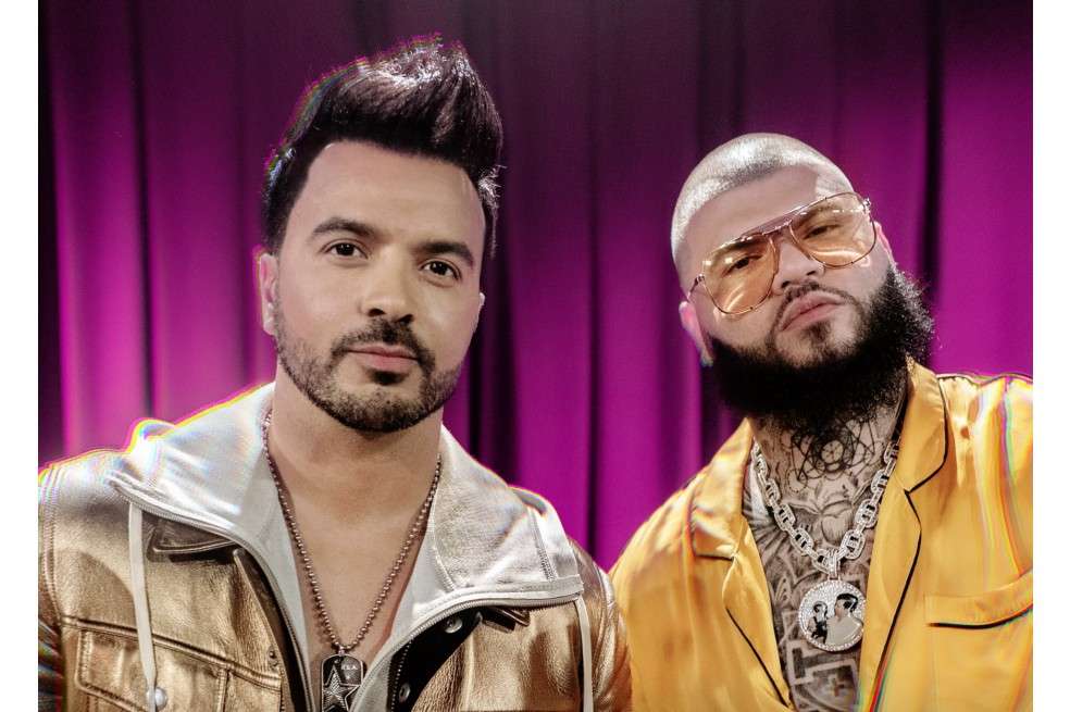 Los artistas Luis Fonsi y Farruko.