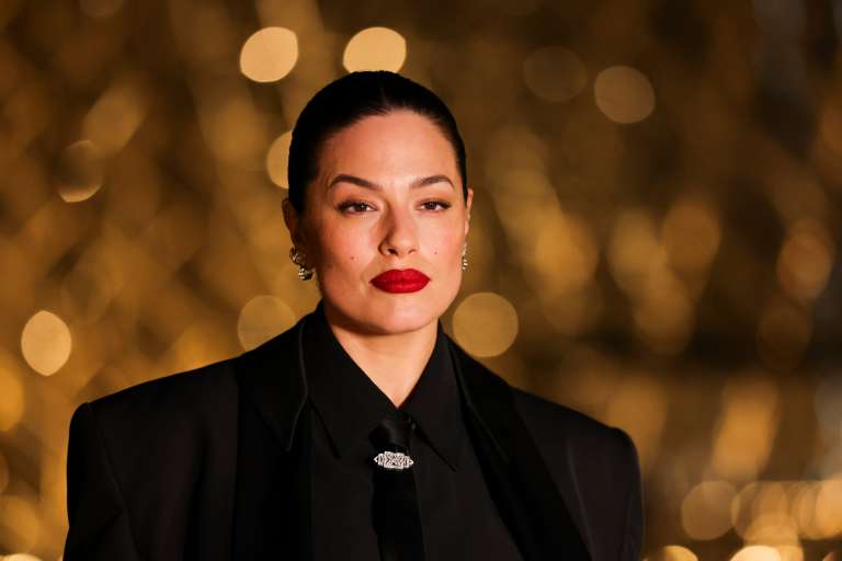 Paris (France), 04/03/2025.- US model Ashley Graham arrives for the 'Le Grand Diner du Louvre' at the Louvre Museum in Paris, France, 04 March 2025. The Louvre Museum is hosting the gala dinner to mark the official opening of Paris Fashion Week and to raise funds to support the Louvre's restoration projects, educational programs, and initiatives aimed at making the museum more accessible to a broader audience. (Moda, Francia) EFE/EPA/TERESA SUAREZ