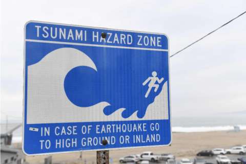 Chile y Ecuador encienden sus alertas por el tsunami que se presentó en Tonga