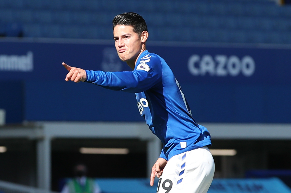 En su segundo partido con el Everton, James anotó su primer gol en la Premier League de Inglaterra.