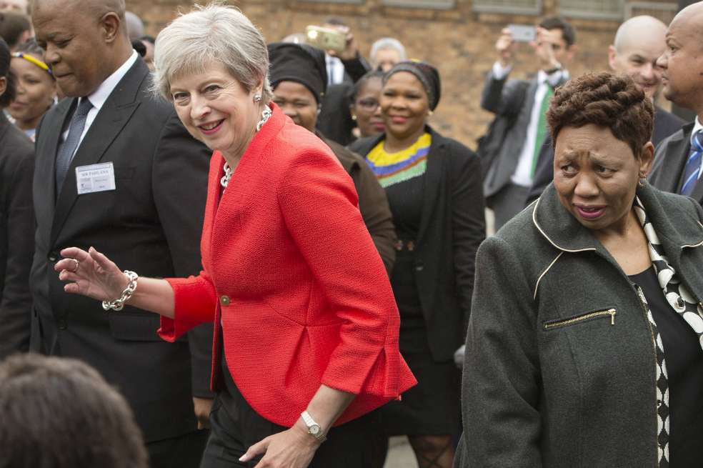 La primera ministra Theresa May estuvo estos días en Sudáfrica, Nigeria y Kenia para reforzar los lazos del Reino Unido con esos tres países. / AFP