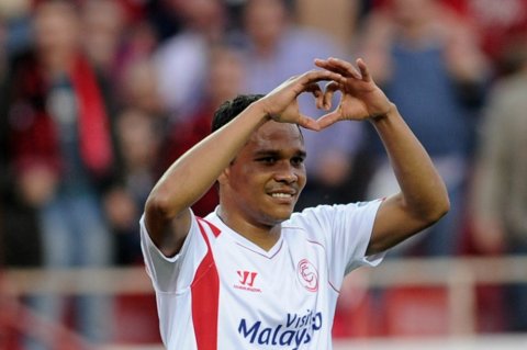 Con doblete de Carlos Bacca, Sevilla derrotó 3-0 al Elche