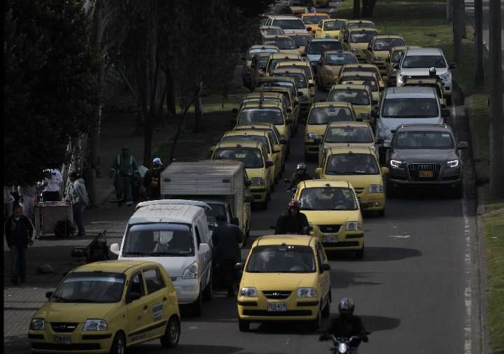 El proceso que le da la información del carro es muy rápido y fácil. /Archivo