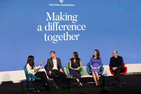 Meghan Markle se une a la realeza británica en foro de la fundación real