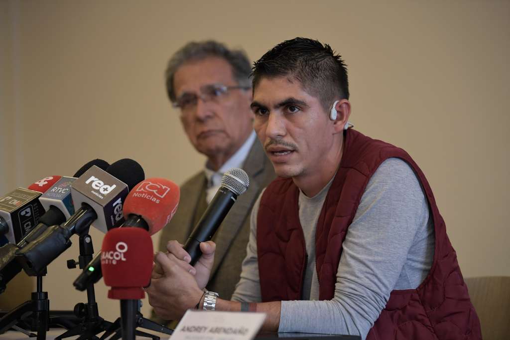 Jefe negociador del gobierno y Andrey Avendaño Guevara, delegado del Estado Mayor de Bloques (EMB), durante rueda de prensa luego del sexto ciclo de diálogos entre el Gobierno y las disidencias de Calarcá Córdoba (izq-der).