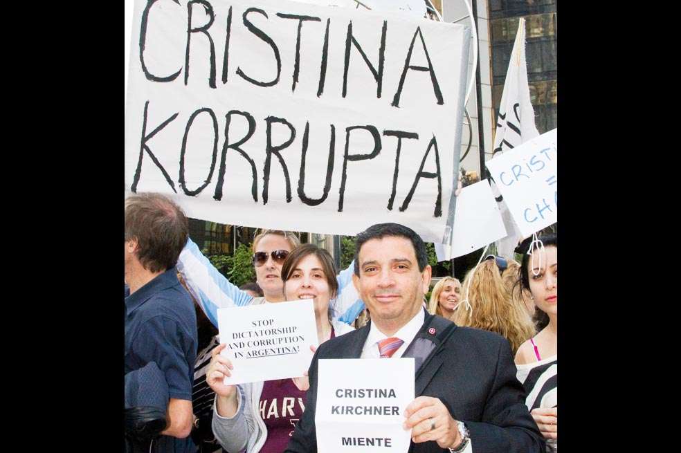 Argentinos protestando en  Nueva York. /EFE
