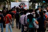 Indignados colombianos reaparecen con ‘tomatina’ contra Santos