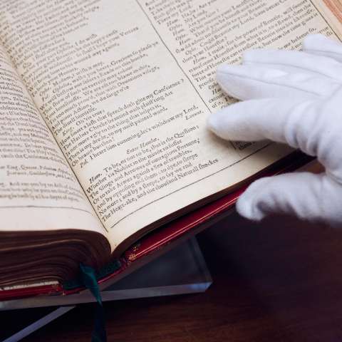 Sotheby’s subastará los cuatro volúmenes clave del legado de Shakespeare