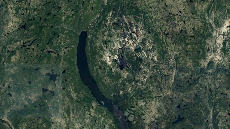 Estaba consultando Google Maps y descubrió un cráter de meteorito de 390 millones de años