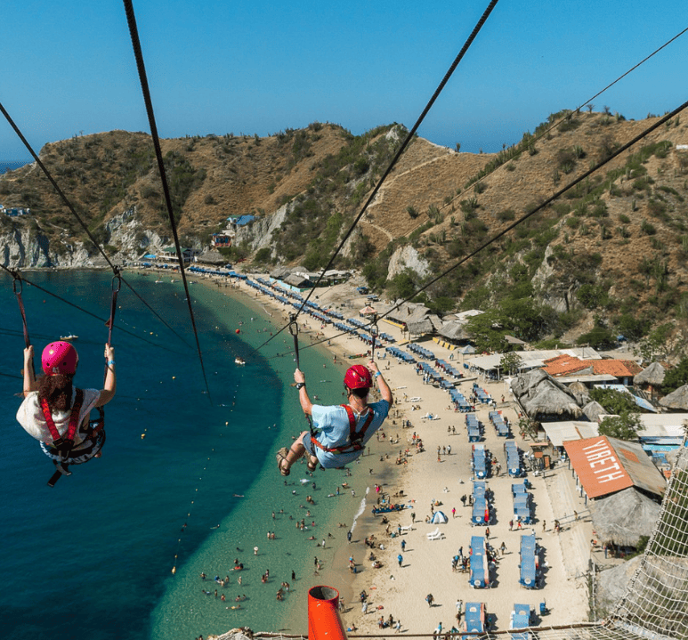En Santa Marta se puede hacer canopy por un trayecto de más de 450 metros de longitud, viviendo la adrenalina de volar sobre el mar.