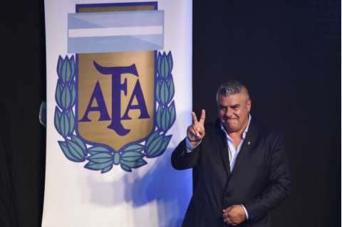 En medio de la crisis del fútbol argentino, Claudio Tapia asume la presidencia de la AFA
