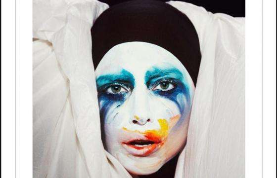 Lady Gaga simula la rotura de su cadera en ‘Applause’