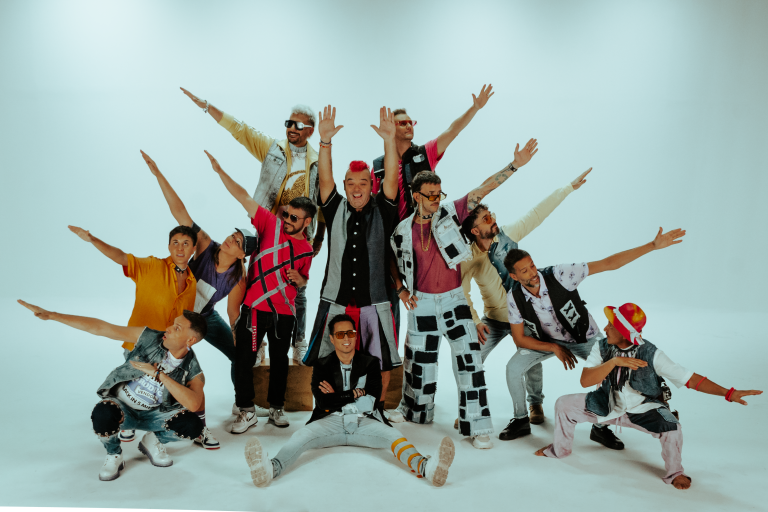 Los Caligaris aterrizan con el show más feliz del mundo en el Festival Cordillera