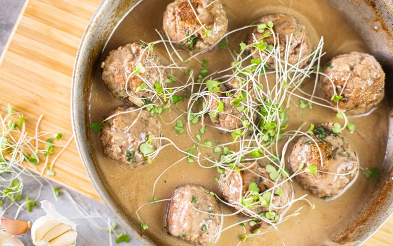 Prepara albóndigas de lentejas y disfruta una cena saludable
