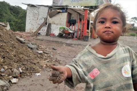 Niños pobres de ciudades tienen el doble de posibilidades de morir
