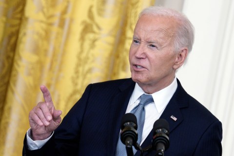 La lucha de tres frentes para salvar la campaña de Joe Biden, explicada