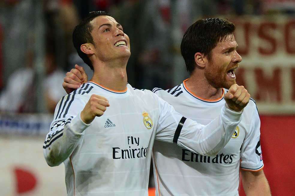 Xabi Alonso (der.), junto a Cristiano Ronaldo.