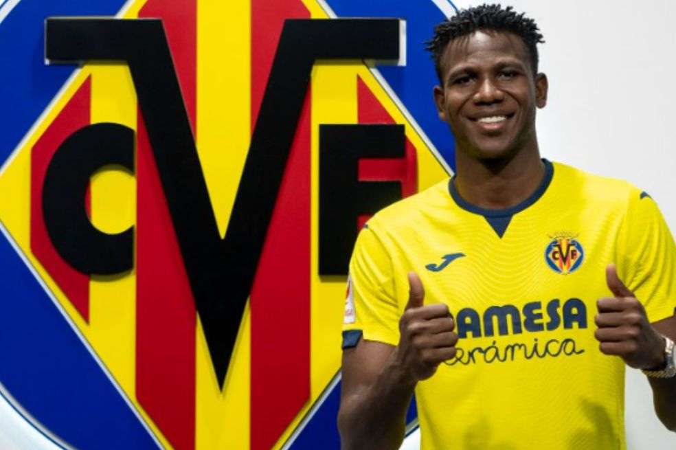 El colombiano Yerson Mosquera, futbolista de la selección que dirige Néstor Lorenzo, en su presentación como nuevo fichaje de Villarreal.