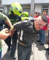 Vecinos frustran intento de hurto de vehículo en Engativá. Ladrón recibió una golpiza