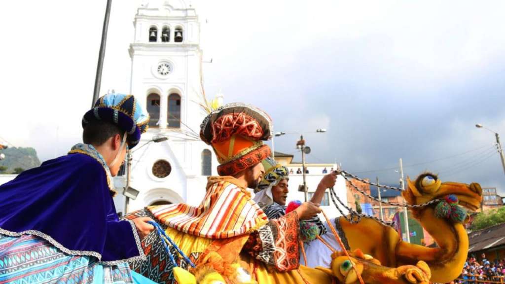 Esta fotografía es de la Fiesta de Reyes Magos y Epifanía, celebrada en el barrio Egipto, Bogotá.