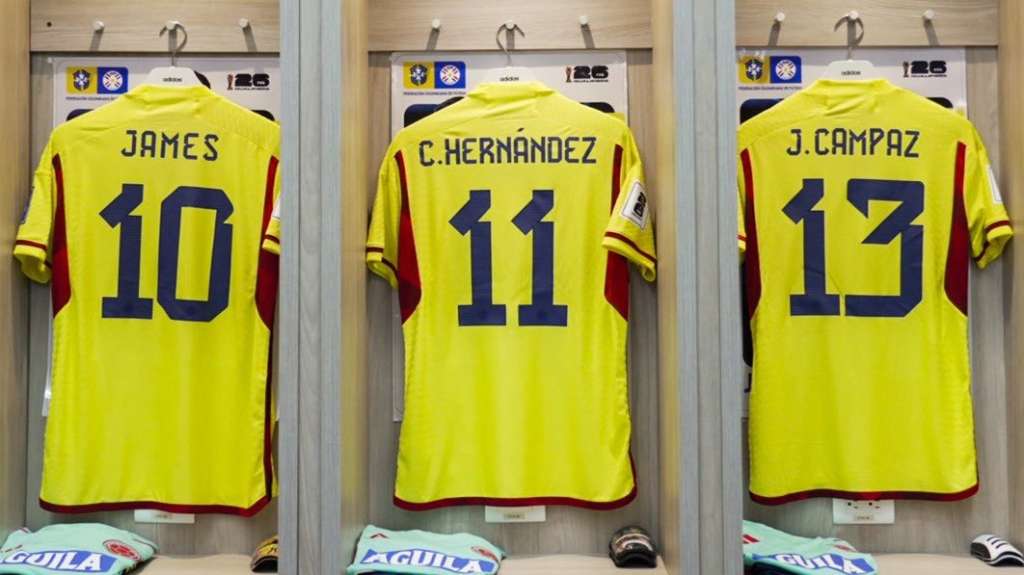 Camisetas de la selección de Colombia en el Metropolitano de Barranquilla.