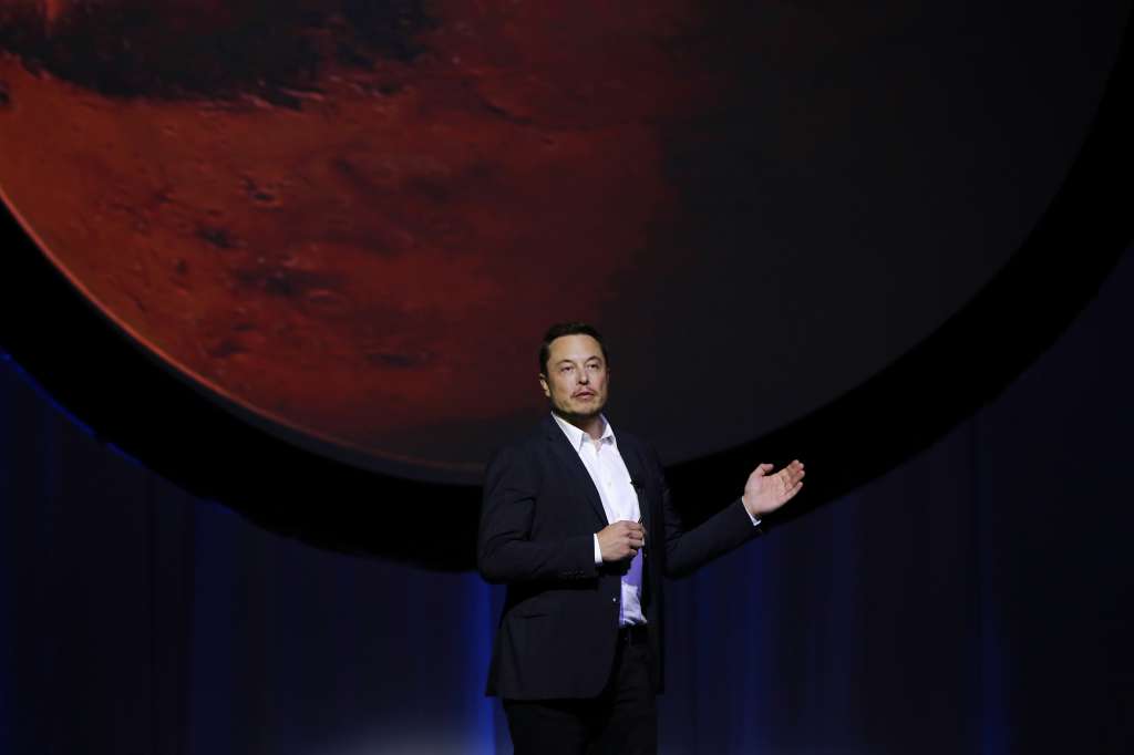 Elon Musk, fundador de Tesla, es una de las voces que ha pedido regular el desarrollo de inteligencia artificial. / Bloomberg