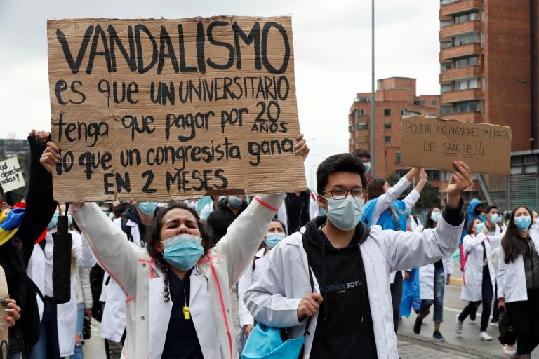 Reforma a la salud: entre el descontento, el paro, la política y las “fake news”