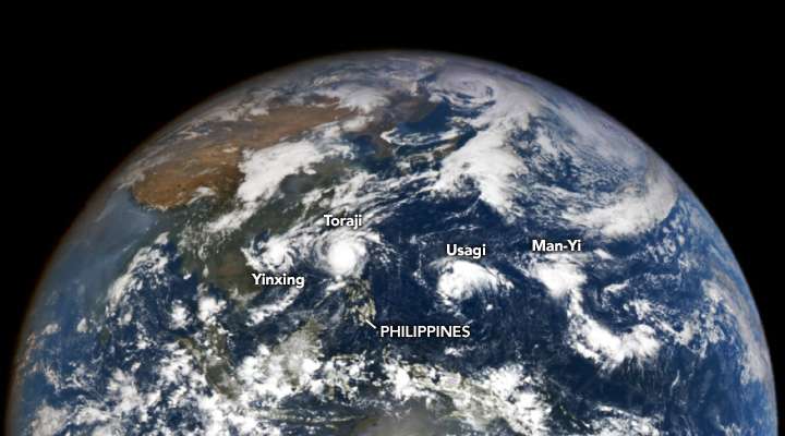 El sensor de imágenes Earth Polychromatic Imaging Camera (EPIC) de la NASA registró a las cuatro tormentas en simultáneo.